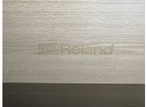 Roland HP702