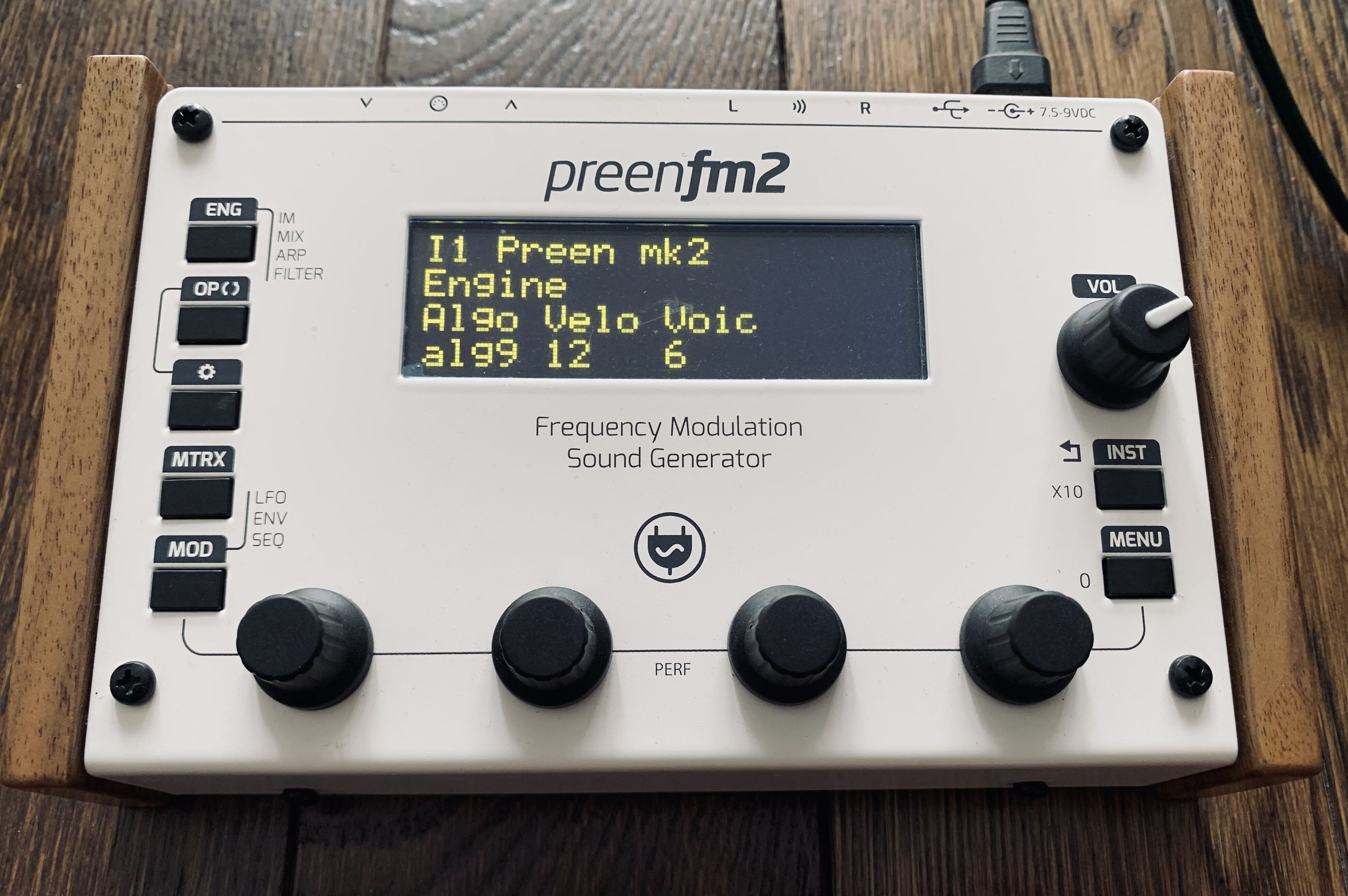 Vends Ixox PreenFM2 Rev 3 blanc (monté par VanDaal Electronics)