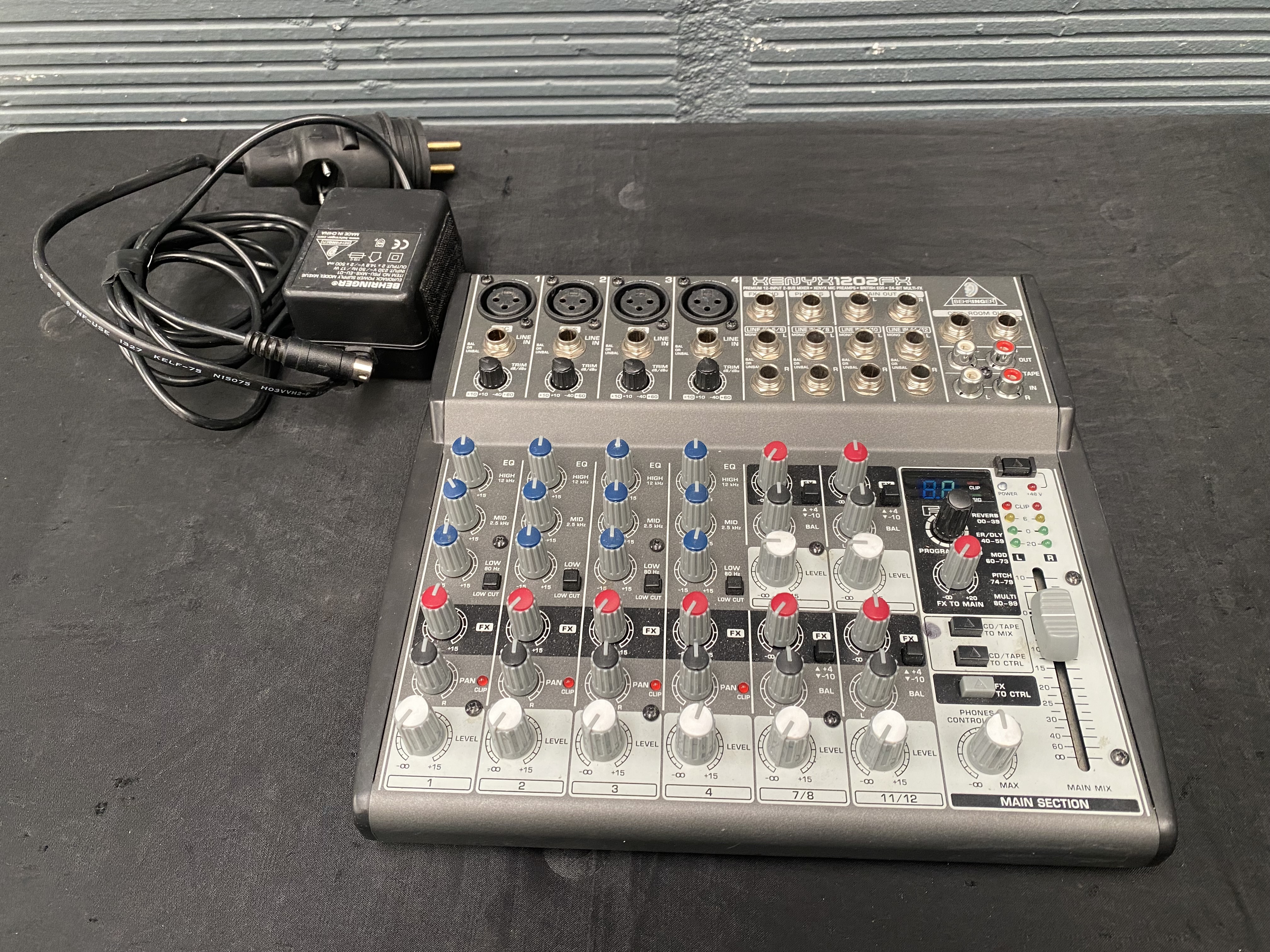BEHRINGER XENYX 1202 FX 