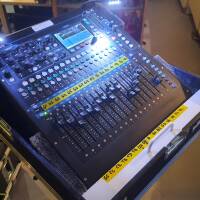 Vend Console de mixage numérique Allen & Heath Qu-16 avec accessires, Fly case et routeur Wifi