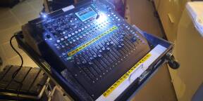 Vend Console de mixage numérique Allen & Heath Qu-16 avec accessires, Fly case et routeur Wifi