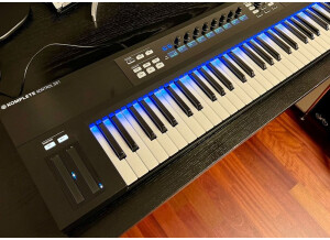 Native Instruments Komplete Kontrol S61 (38359)