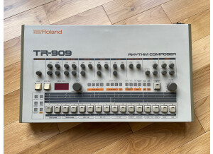 Roland TR-909 (91934)