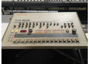 Roland TR-909 (23944)