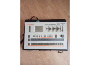 Roland TR-707 (18799)