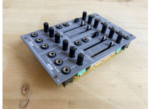 BEHRINGER DUAL VCF 9238