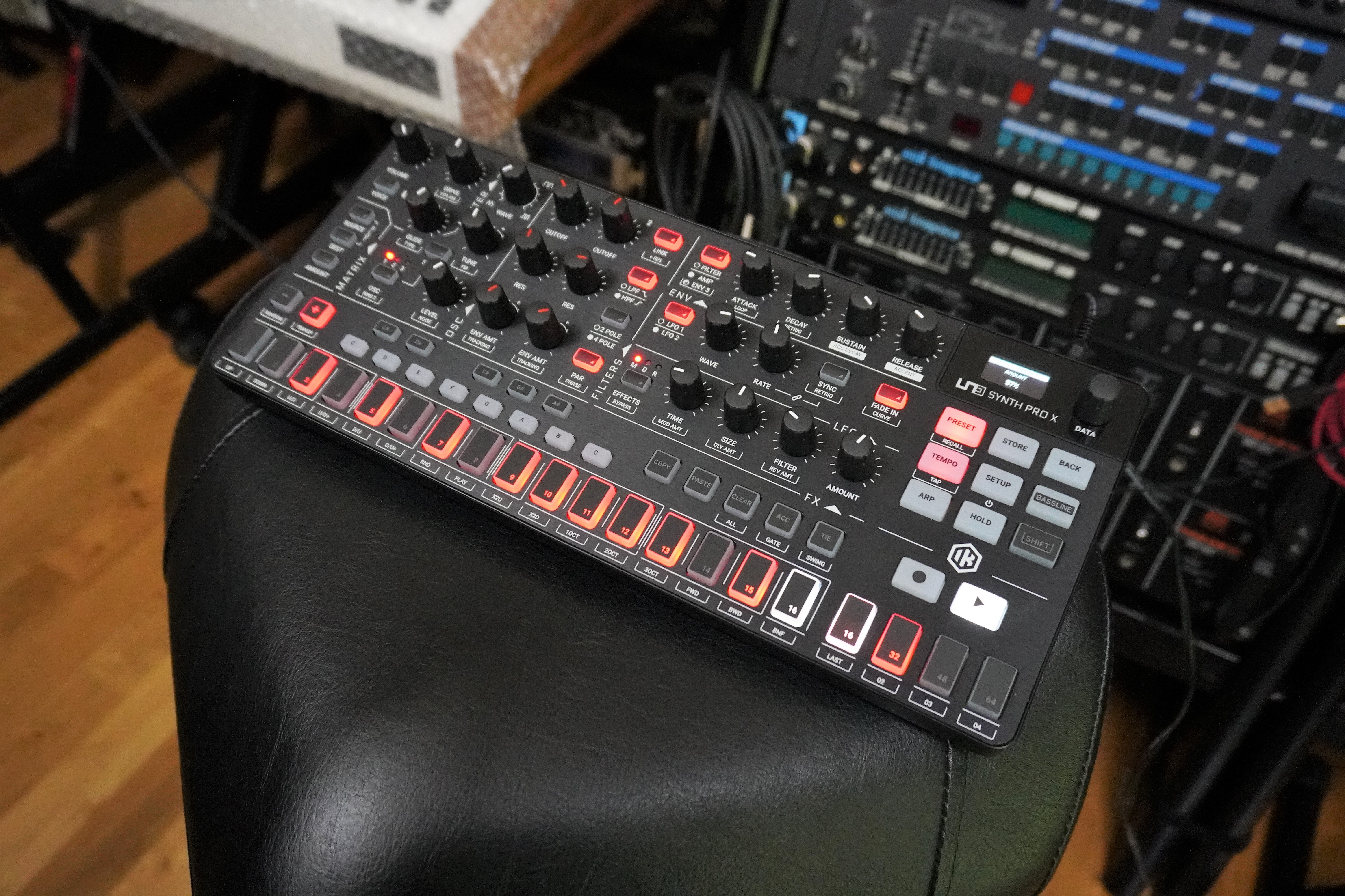 Uno Synth Pro X 2tof 04 trois quart droit