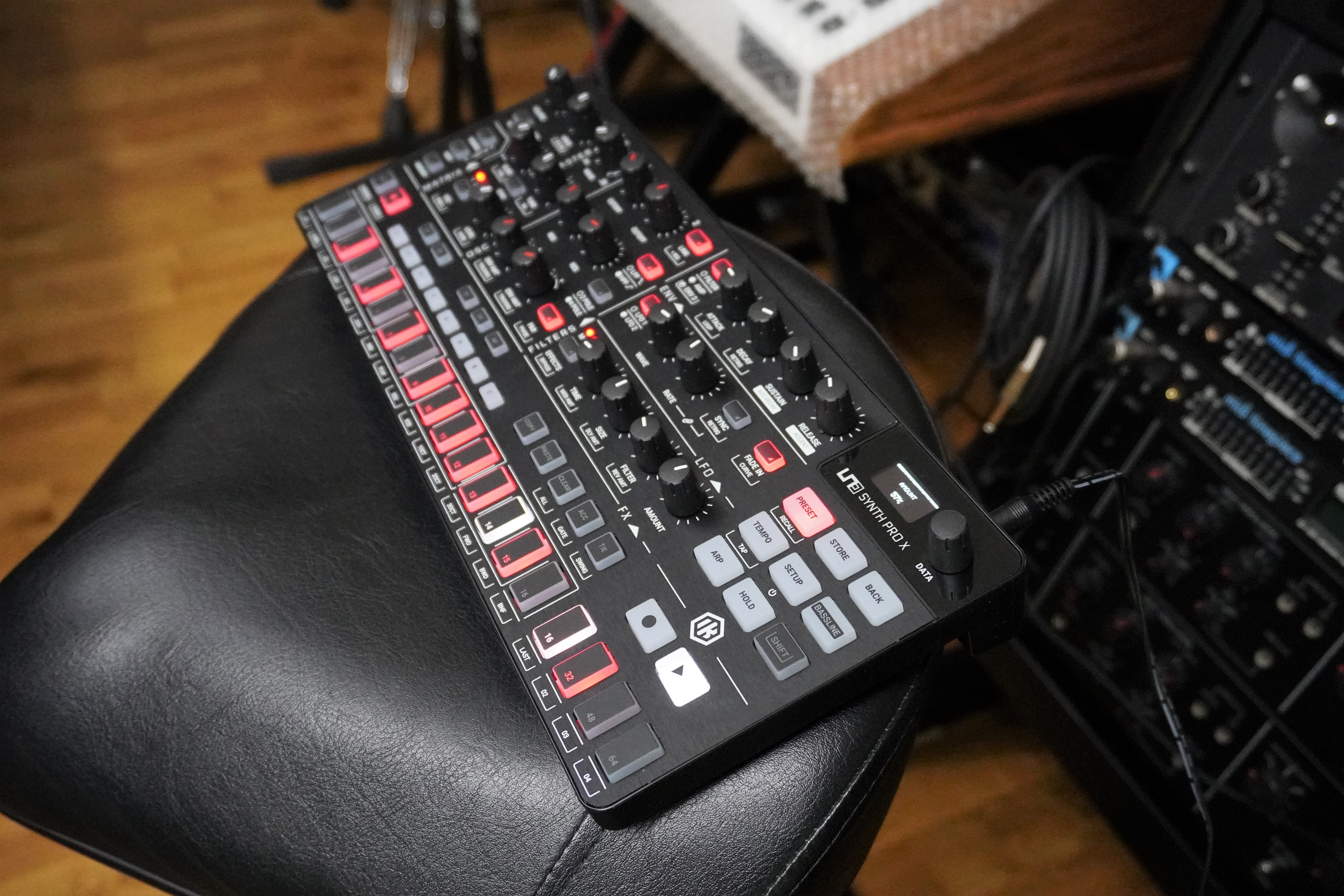 Uno Synth Pro X 2tof 05 trois quart droit