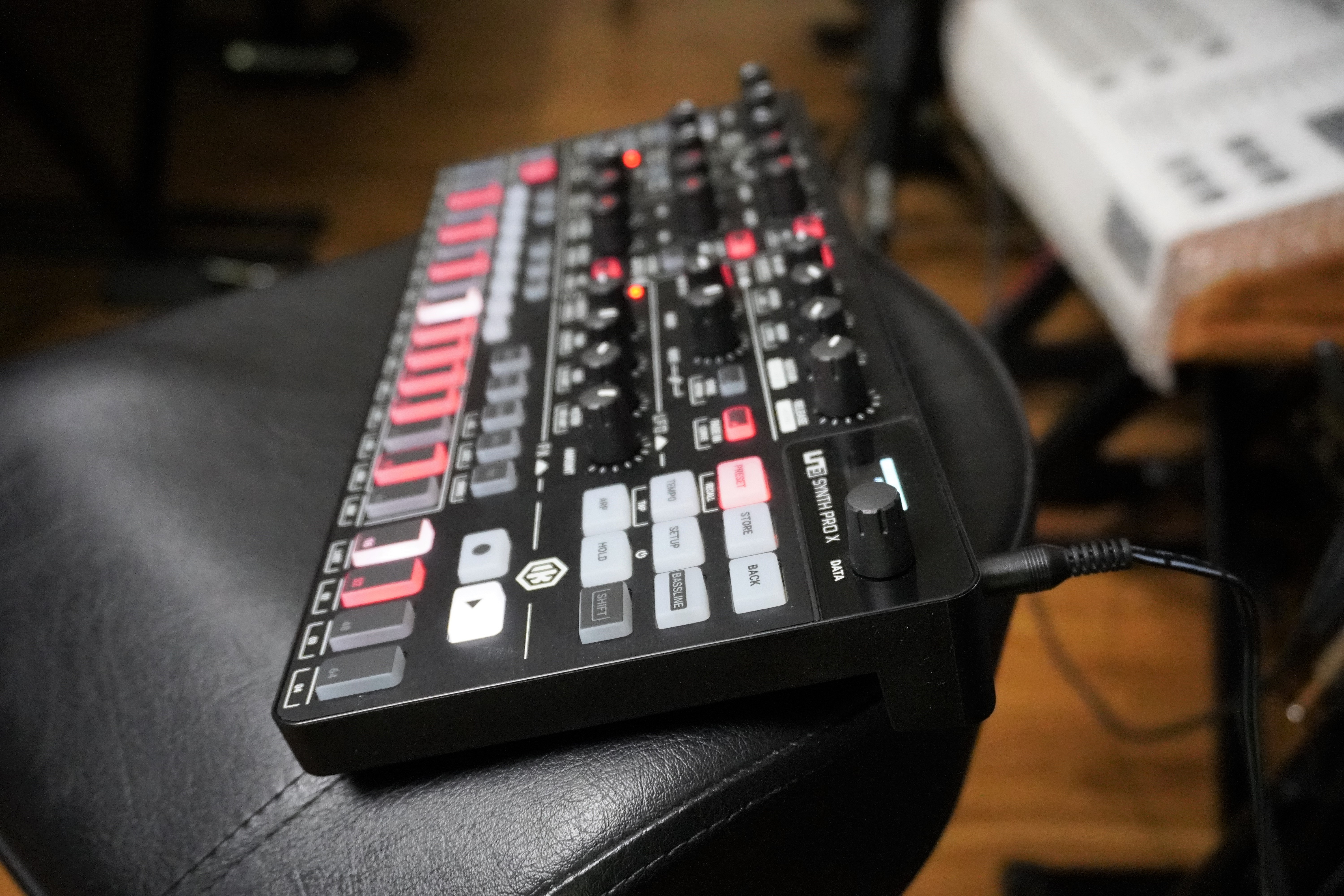 Uno Synth Pro X 2tof 06 trois quart droit