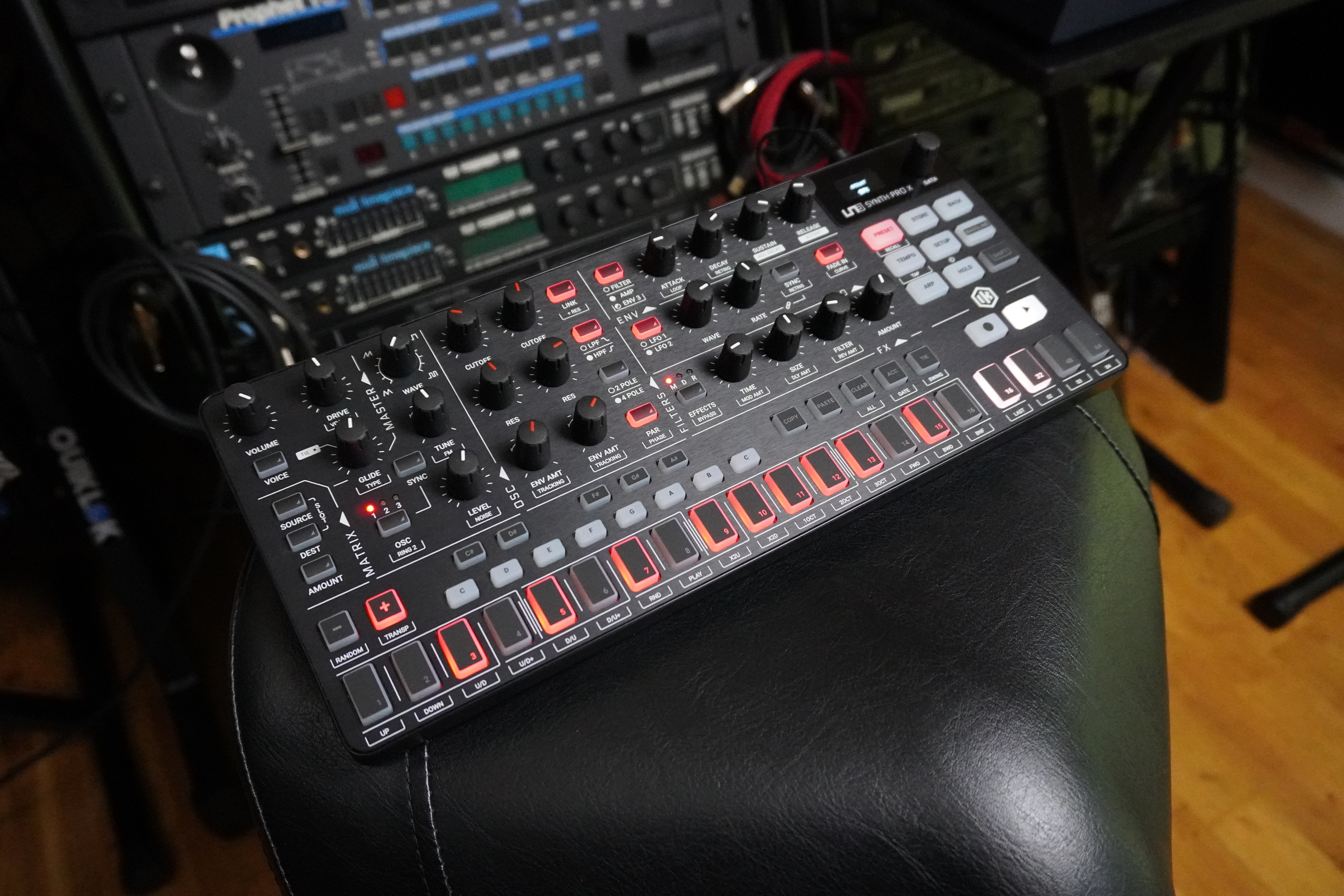 Uno Synth Pro X 2tof 07 trois quart gauche