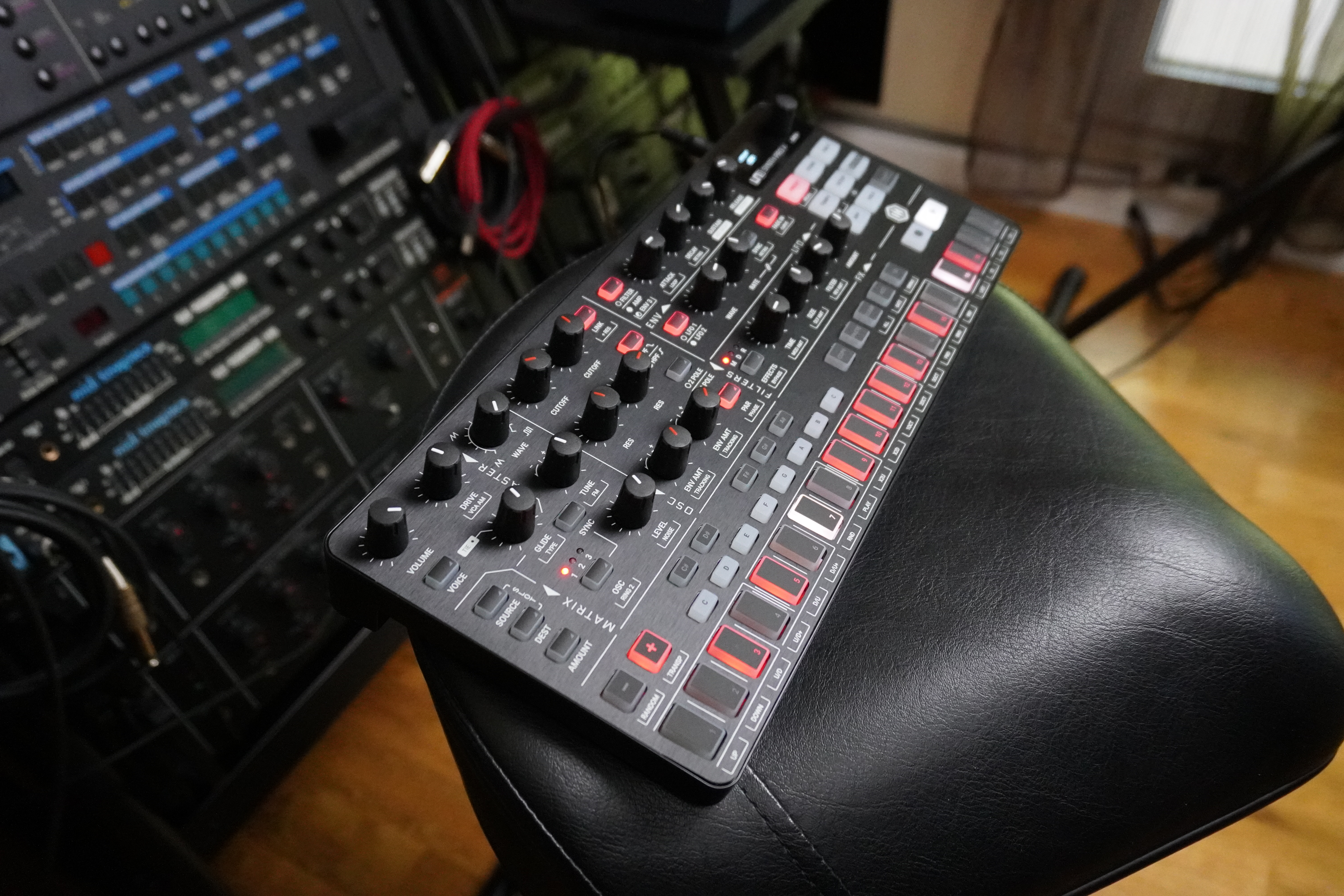 Uno Synth Pro X 2tof 08 trois quart gauche