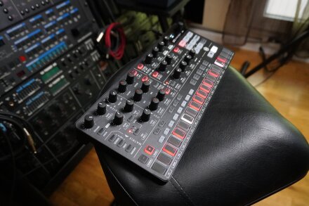 Uno Synth Pro X 2tof 08 trois quart gauche Uno Synth Pro X 2tof 08 trois quart gauche
