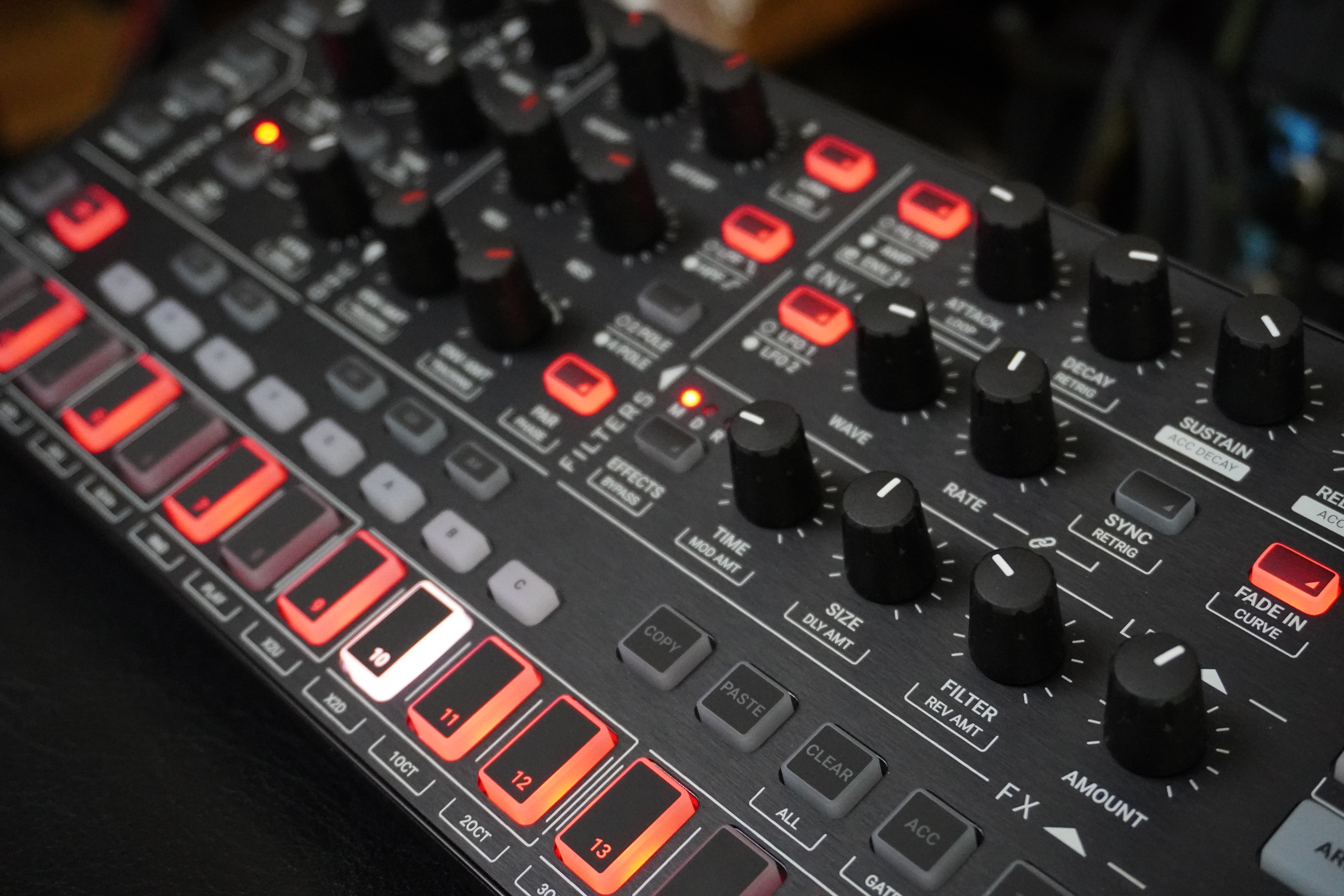 Uno Synth Pro X 2tof 09 trois quart droit zoom