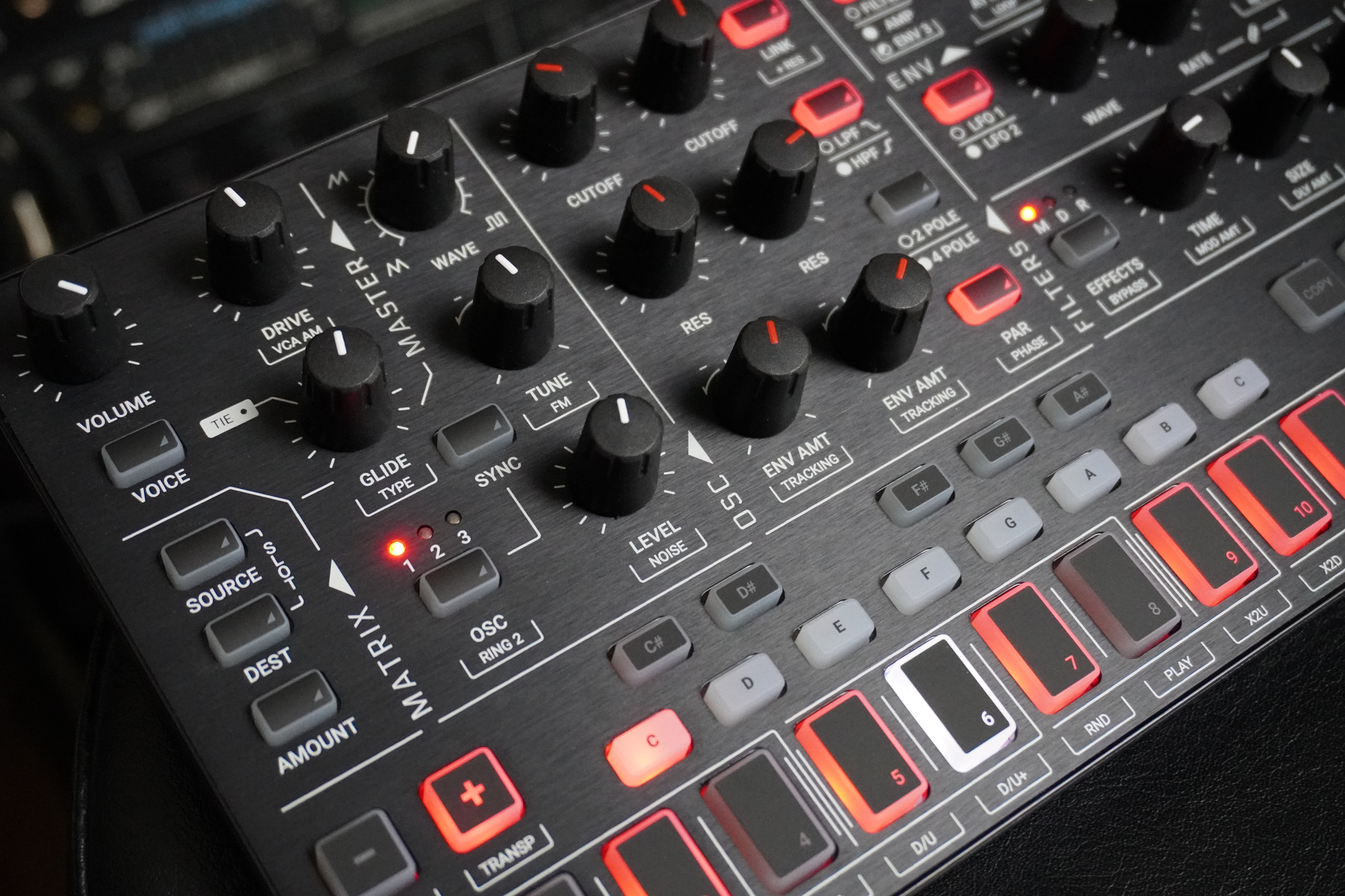 Uno Synth Pro X 2tof 11 trois quart gauche zoom