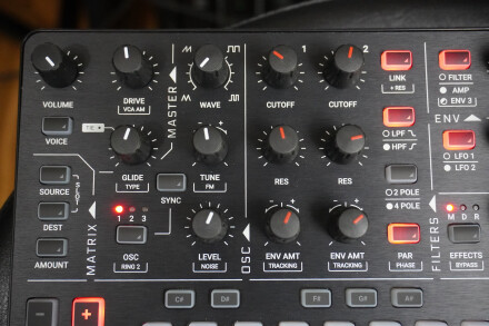 Uno Synth Pro X 2tof 13 zoom dessus
