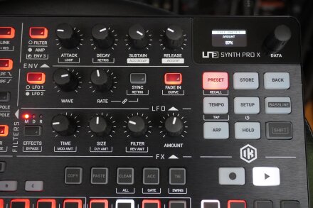 Uno Synth Pro X 2tof 14 zoom dessus Uno Synth Pro X 2tof 14 zoom dessus