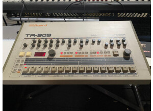 Roland TR-909 (80196)