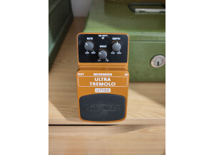 Behringer Ultra Tremolo UT100