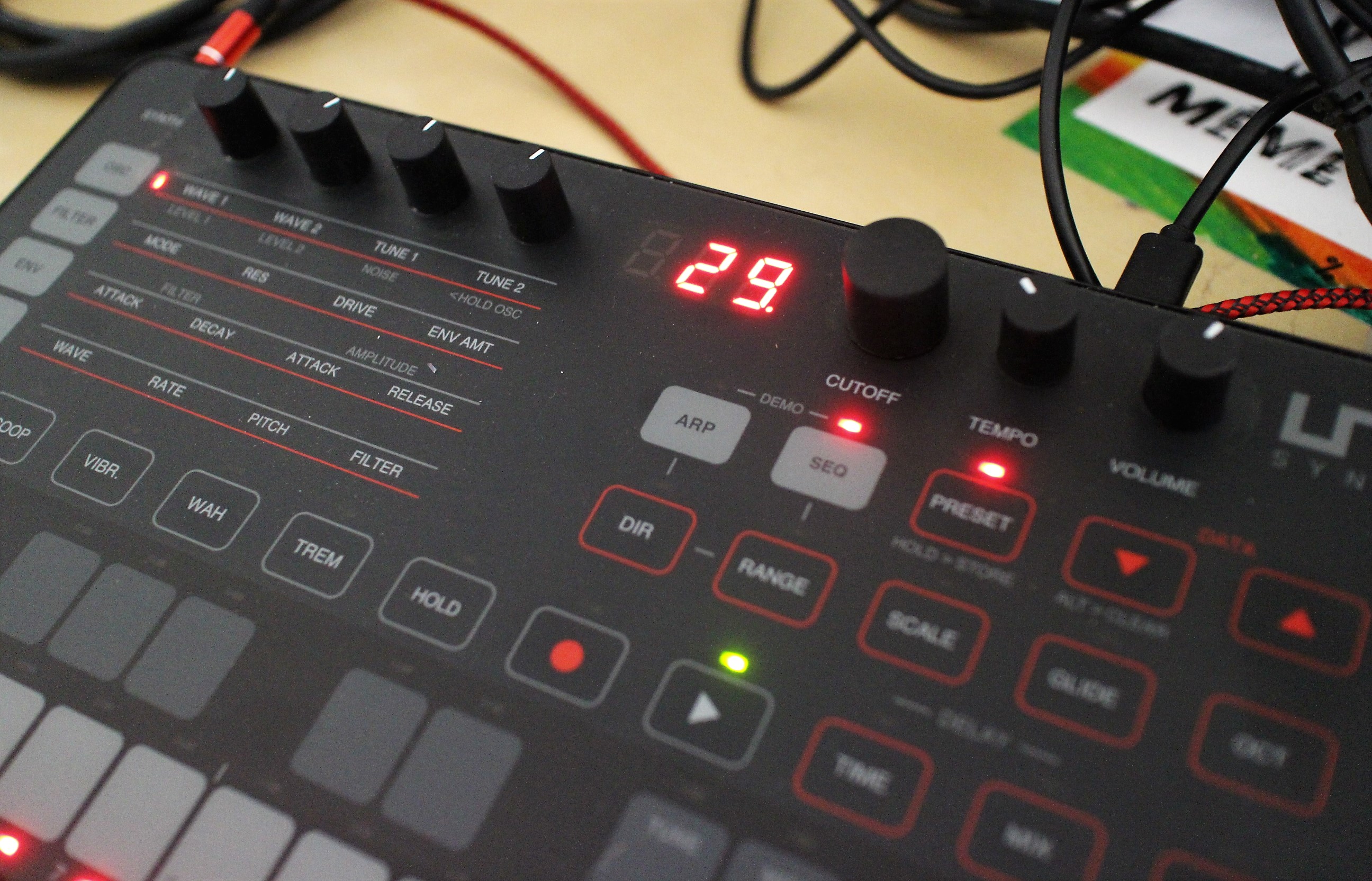 IK Multimedia UNO Synth