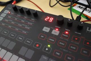 IK Multimedia UNO Synth