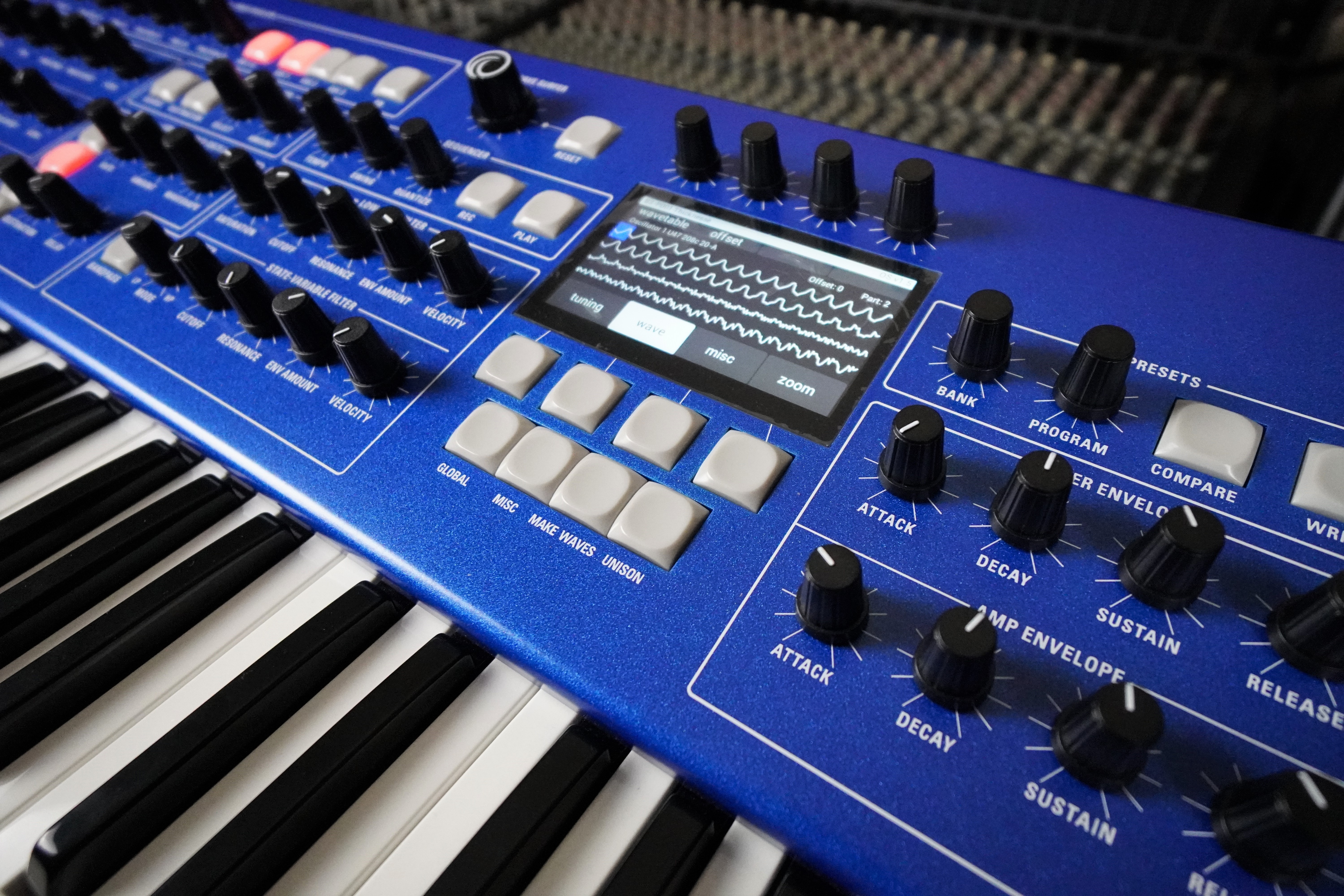 3rd Wave 2tof 12 Zoom quart centre