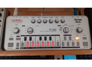 Cyclone Analogic Bass Bot TT-303 V2 (84045)