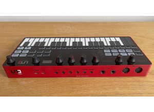 IK Multimedia Uno Synth Pro Desktop (9181)