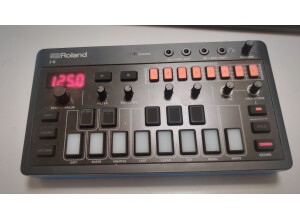 Roland J-6 Chord Synthesizer (59997)