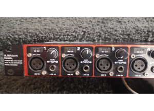 Behringer Ultragain Digital ADA8200 (44886)