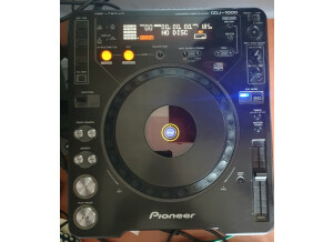 01 CDJ1000 MK1 VUE DU DESSUS ALLULMEE
