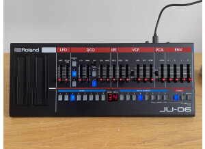 Roland JU-06 (99986)