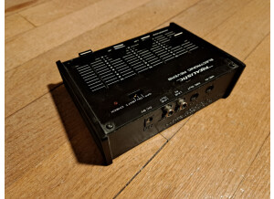 Realistic Electronic Reverb (94923)