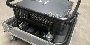 Panasonic PT-DZ870