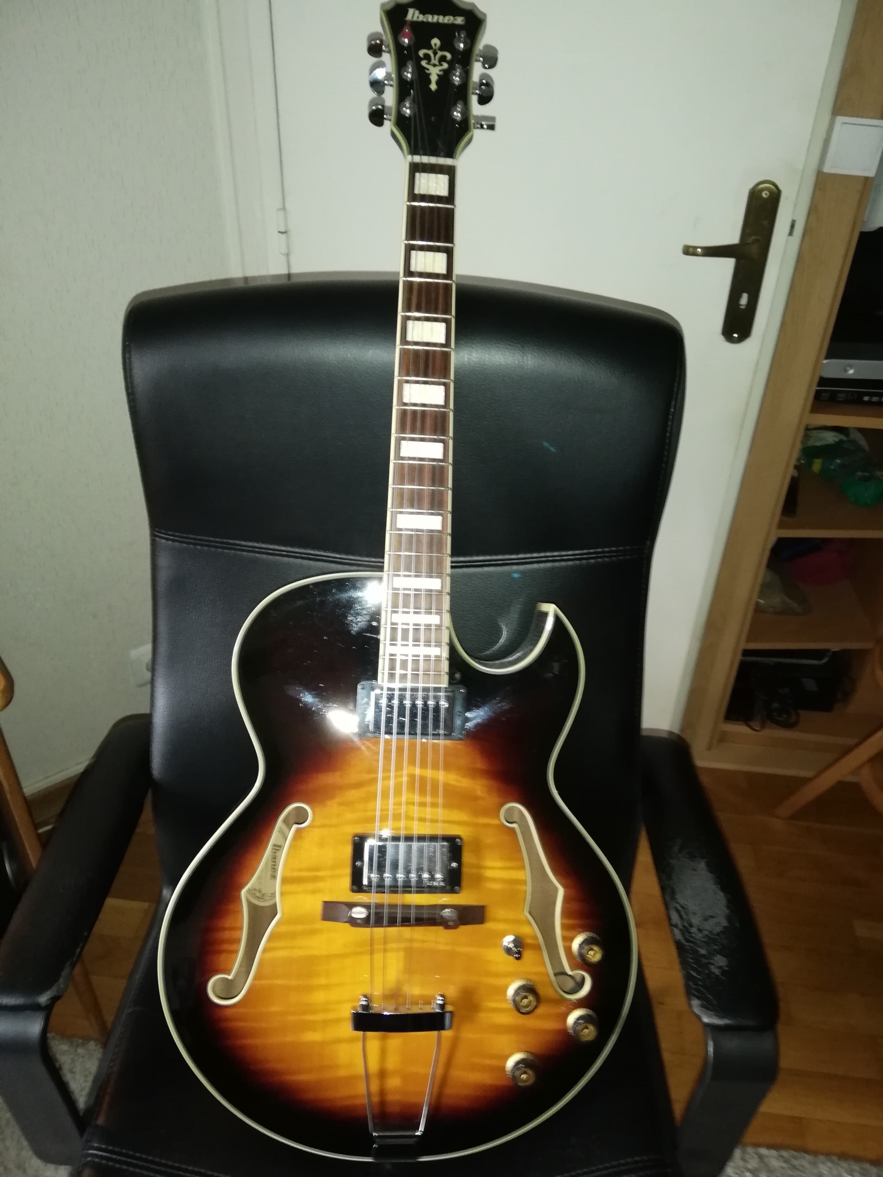 Vends Ibanez AKJ95