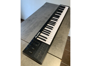 Alesis V61 (87373)