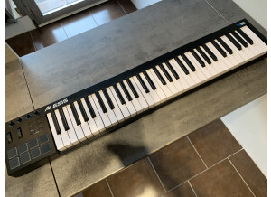 Alesis V61 (90956)