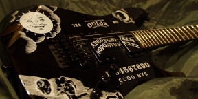 Vends LTD KH602 - Ouija Kirk Hammett + case