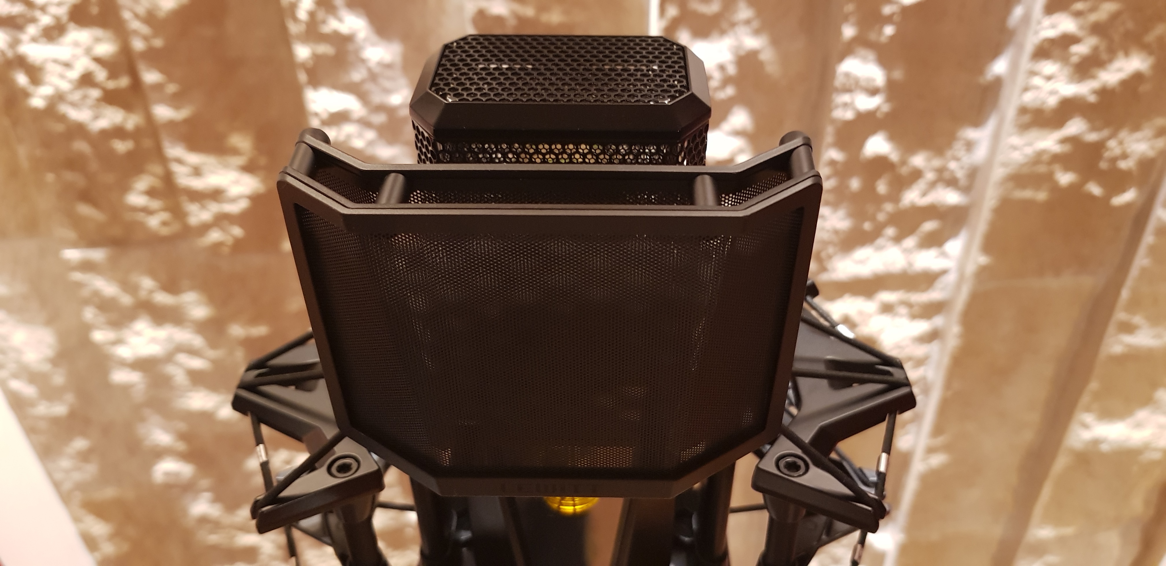 Lewitt Pure Tube : Antipop Up