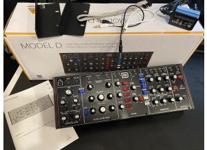 Behringer Model D (15637)