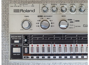 Roland TR-606