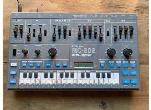 Roland MC-202 (24689)