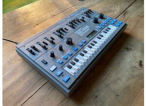 Roland MC-202 (51307)