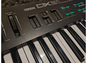 Yamaha DX21 (7206)