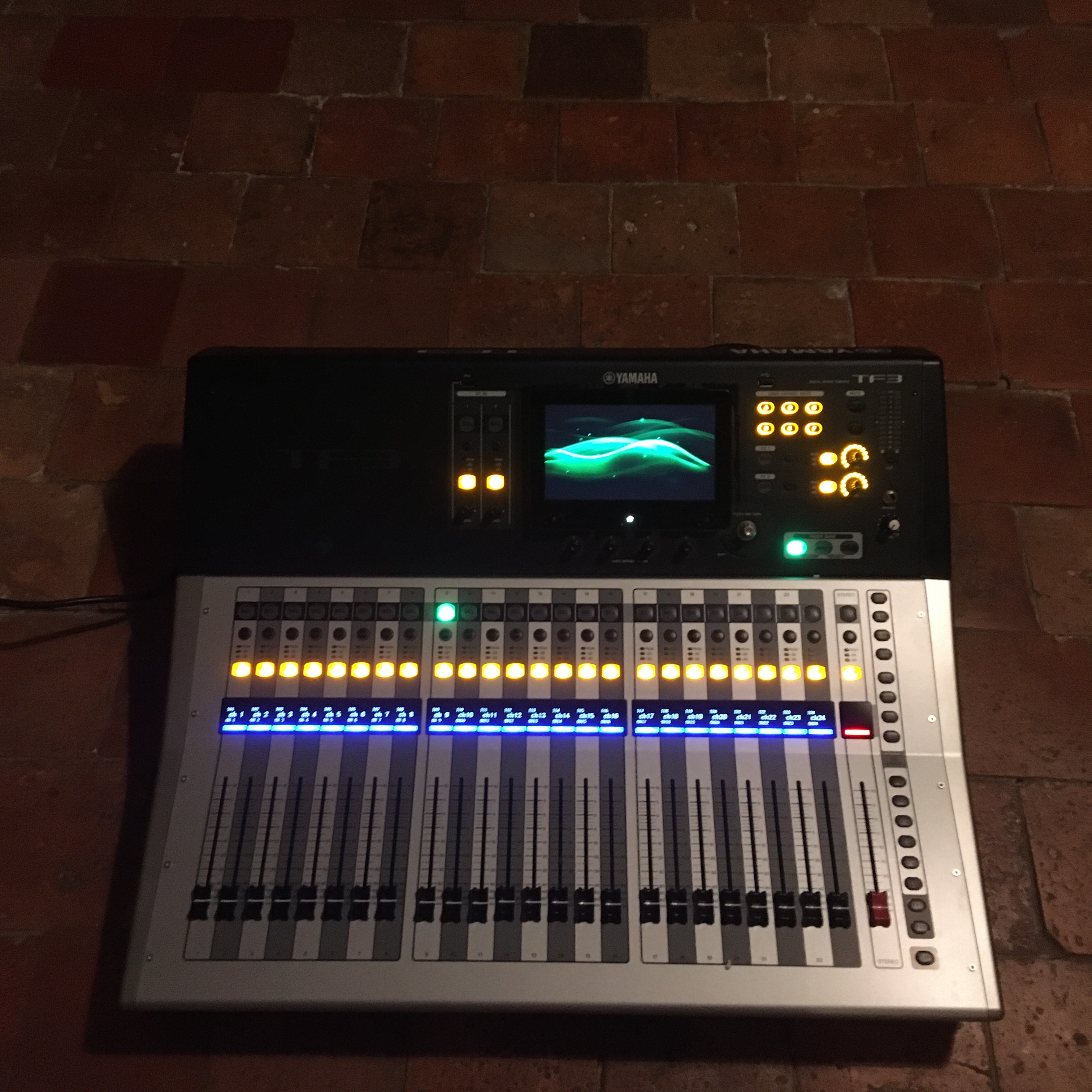 Vend console TF 3 Yamaha 