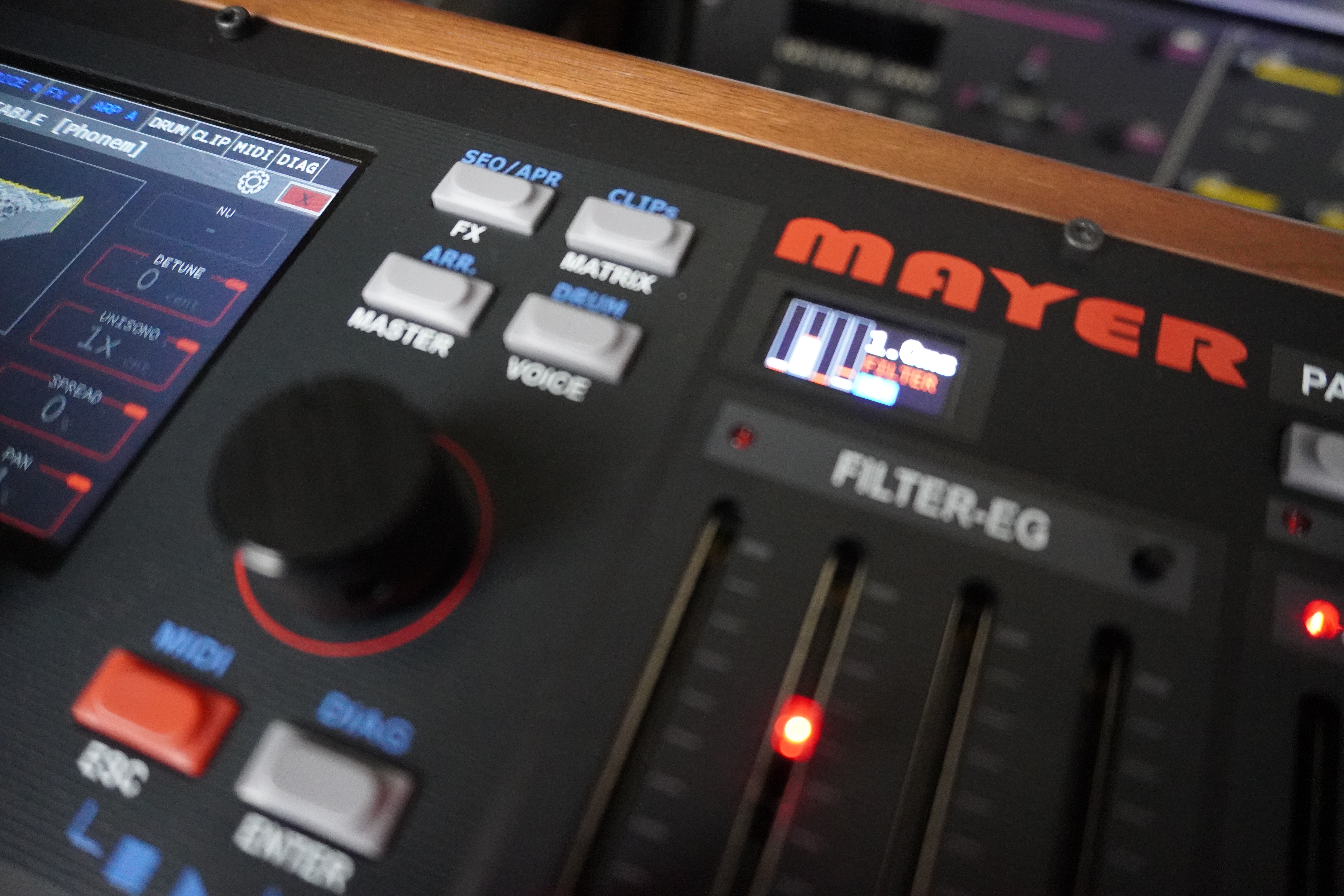 MD900 02tof 14 zoom logo