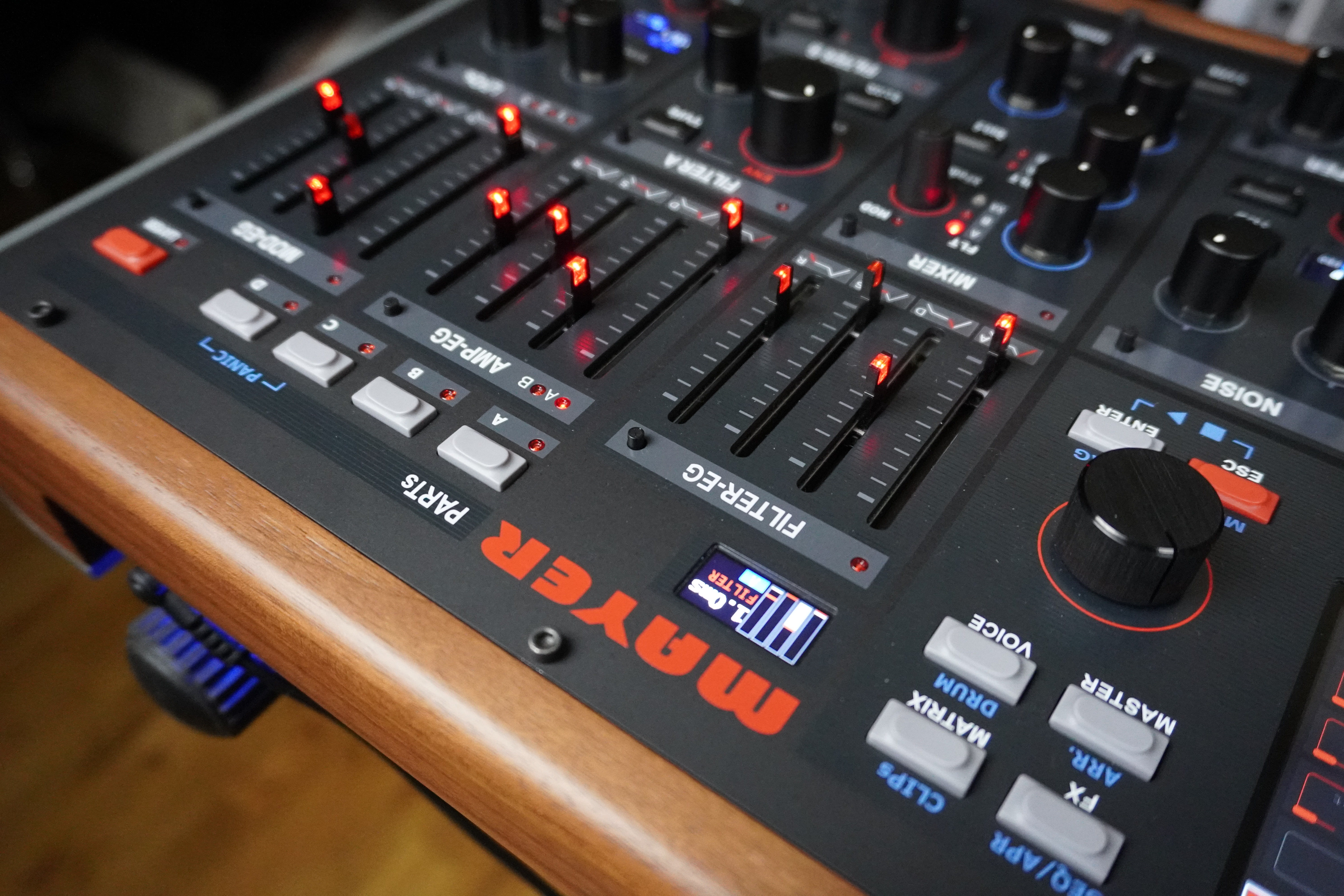 MD900 02tof 20 arri&egrave;re logo