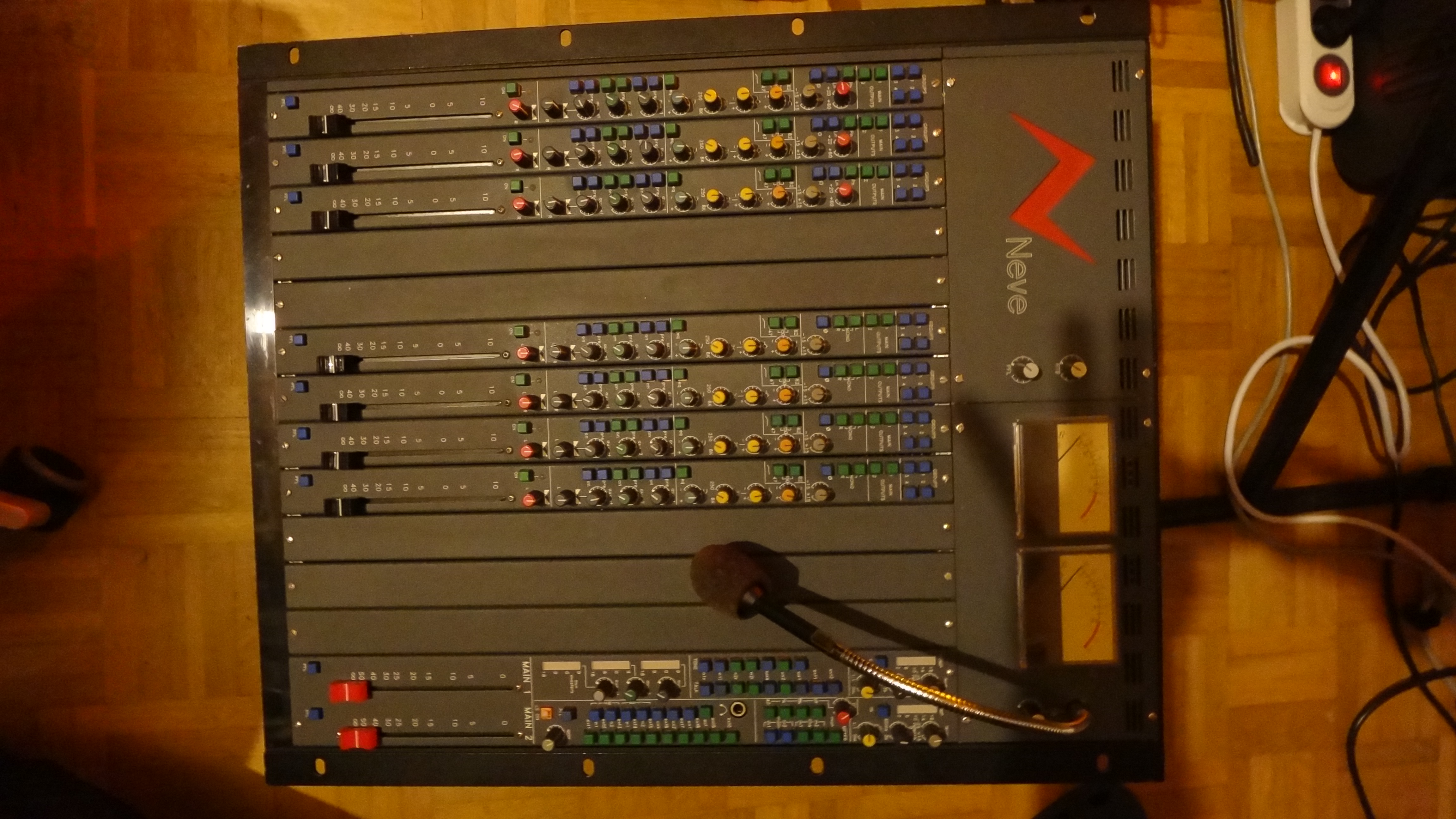 Console mixage NEVE Serie 44 
