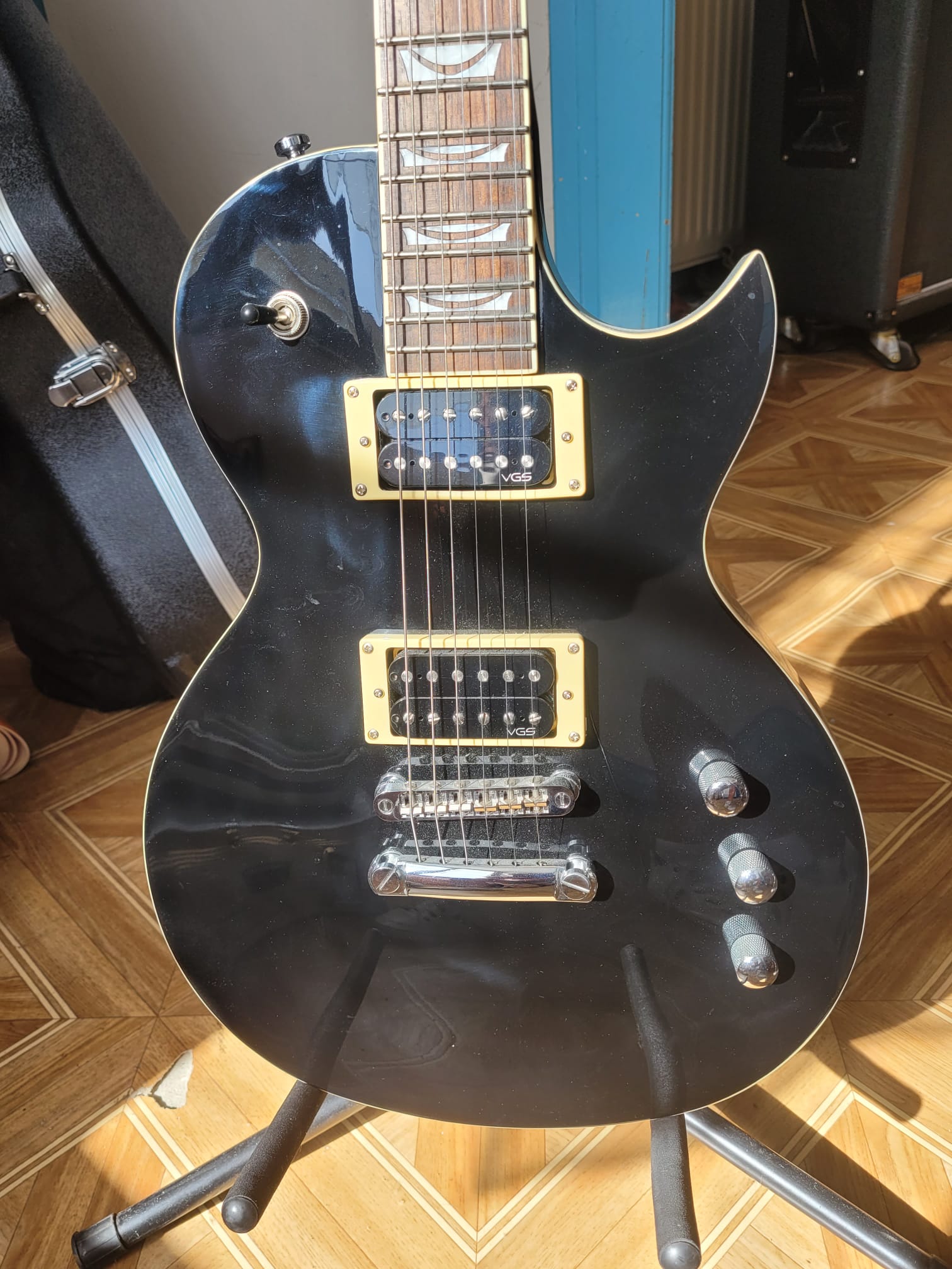 Vds Guitare VGS Eruption Select noir, TBE