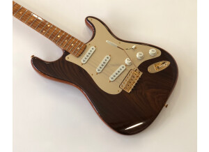 Fender Spalted Maple Top Artisan Stratocaster Maple (590)