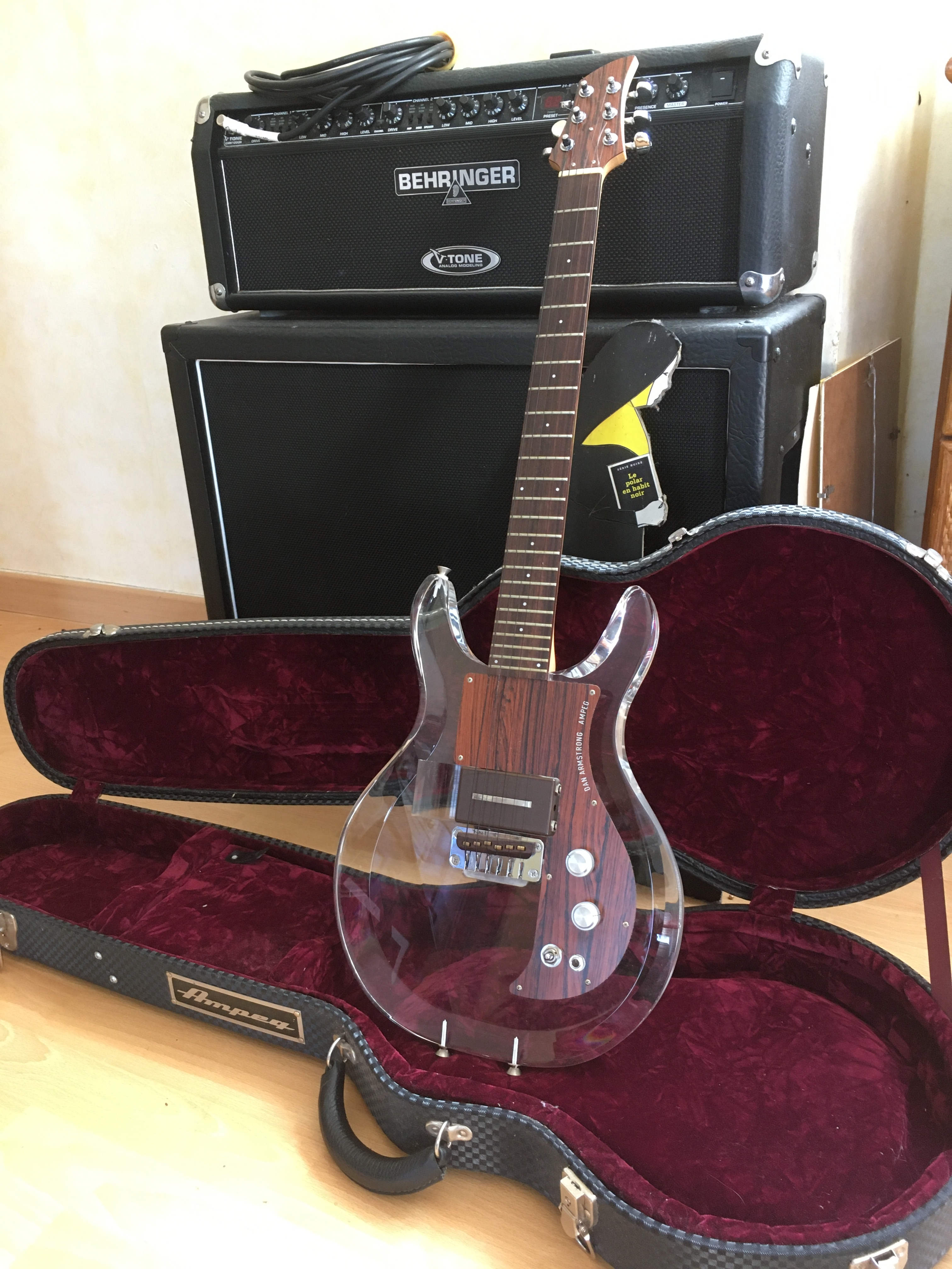 Ampeg Lucite clear (9)